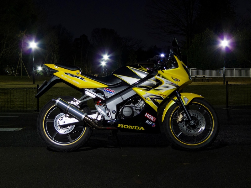 2000onさんのCBR150R