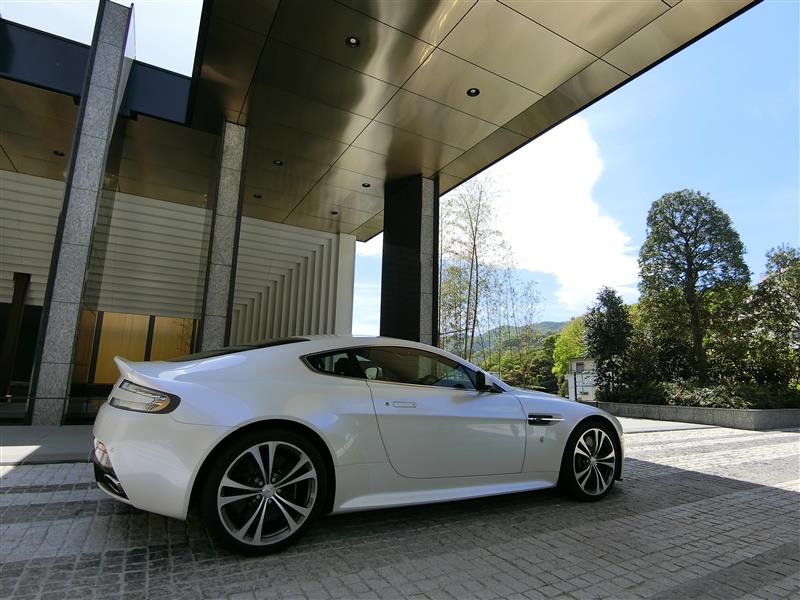 YOSSI1さんのV12ヴァンテージ