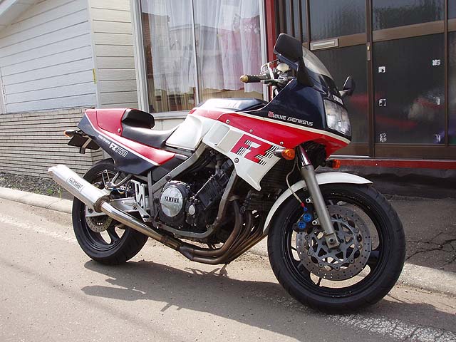 六三式鉄騎兵(元Meister-J)さんのFZ750