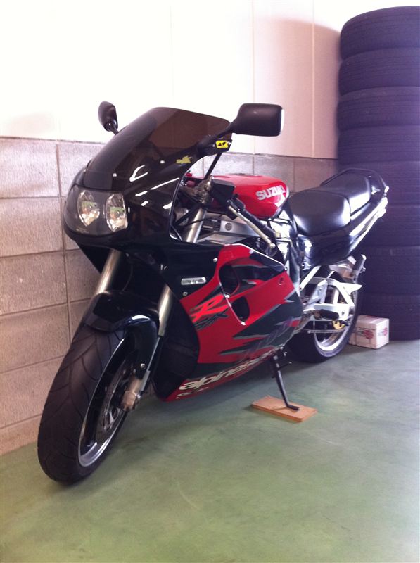 かまちゃんBMWさんのGSX-R1100WR
