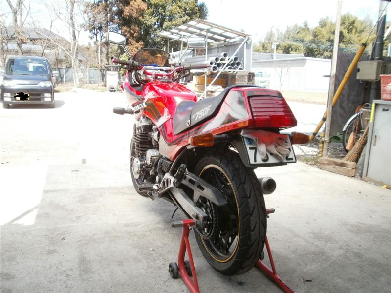 ナキラさんのCBX750Fボルドール