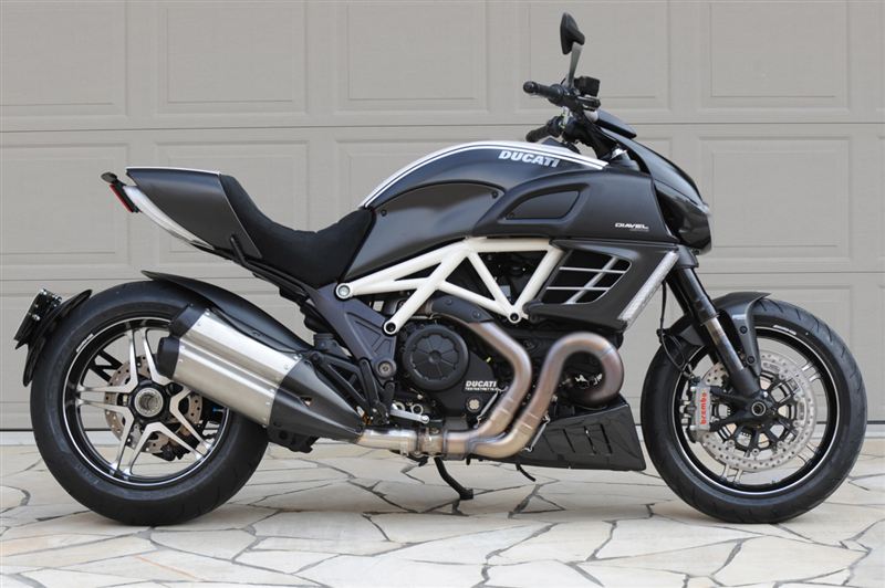 よろずモータースさんのDIAVEL (ディアベル)