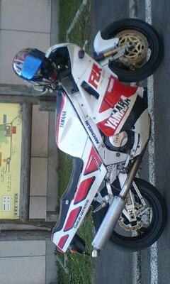 秋田拳さんのFZR1000