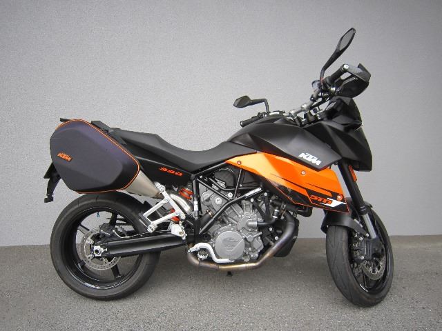 じぃじぃZさんの990スーパーモトT
