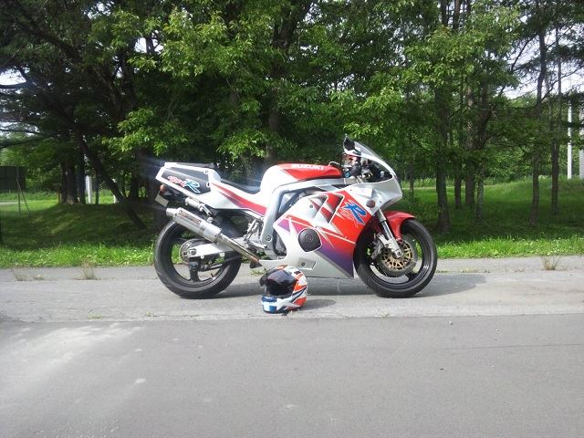 あき缶(昔はMID)さんのGSX-R400R