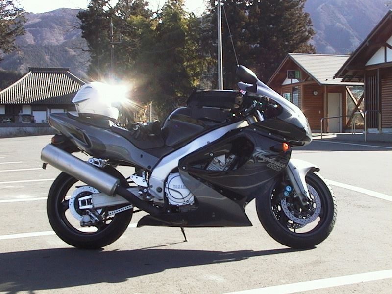 Q(キュー)さんのYZF1000R サンダーエース