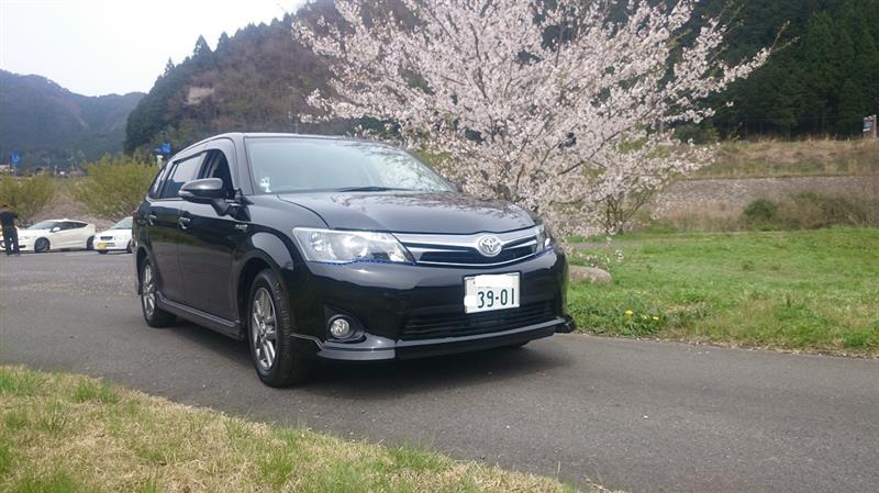 とラッキーさんのカローラフィールダーハイブリッド
