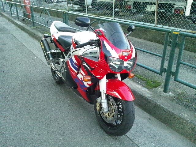 31と32です!さんのCBR900RR
