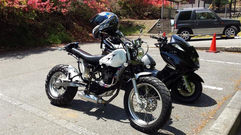 V魔っくすさんのTW200E
