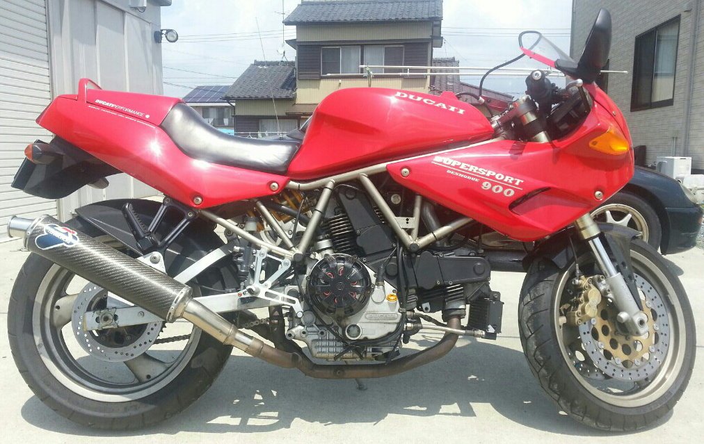 マニセンマキネンさんの900SS