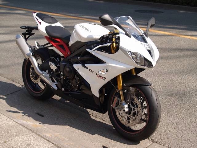 ダイナマイト奥武山さんのデイトナ675R