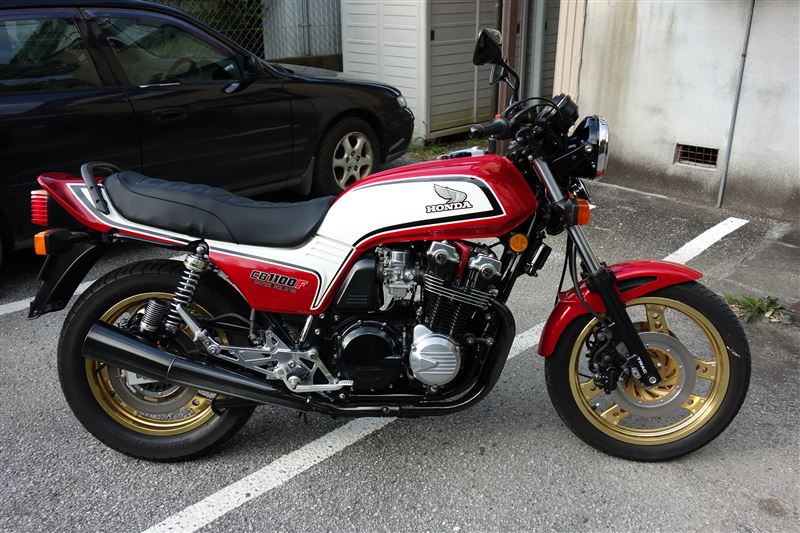 侍レガシィさんのCB1100F
