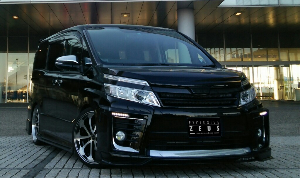 TrueBlackさんのヴォクシー