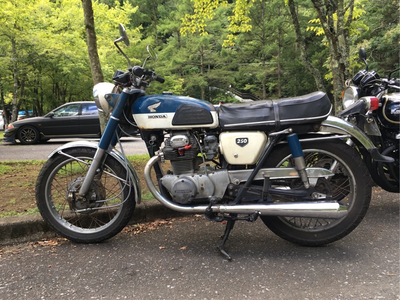 BeatでジャンプさんのCB250