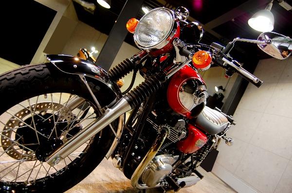 REVOLTさんのW800