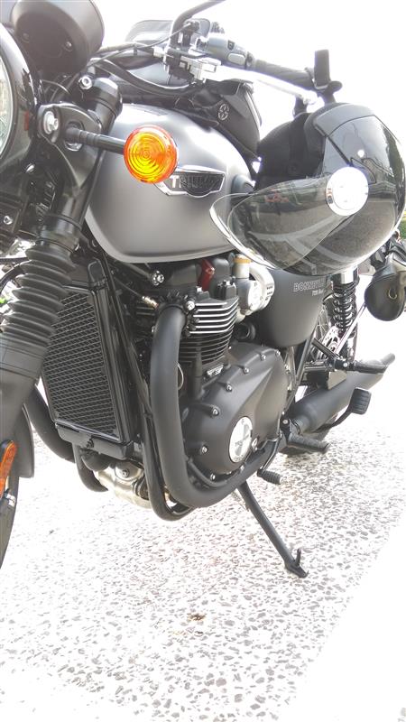 96さんのボンネビルT120