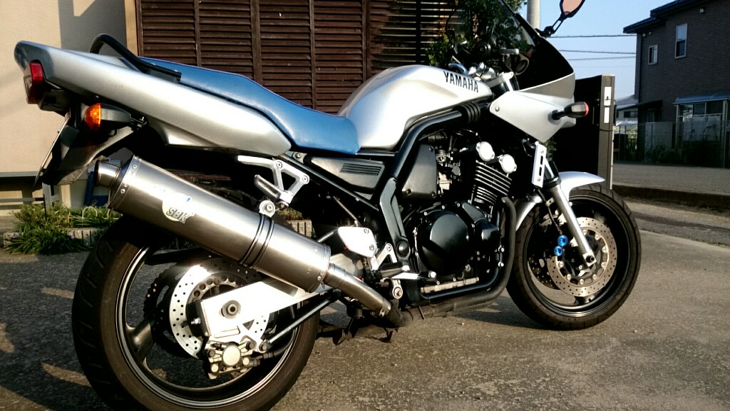 三島カズヤさんのFZS600 Fazer (フェザー)