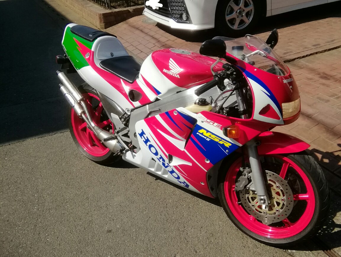 左手さんのエヌエスアール250アール