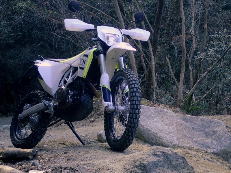 器≪Utsuwa≫さんの701 Enduro