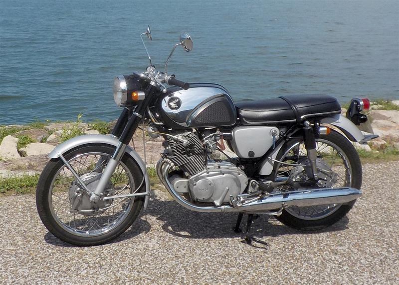 比叡らいだぁさんのドリームスーパースポーツCB77