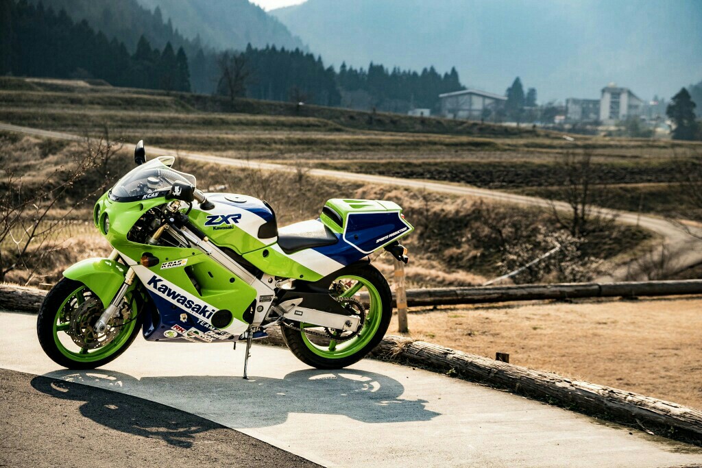 たららおじさんさんのZXR250R
