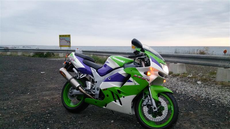 ちろエボさんのZX9R C型