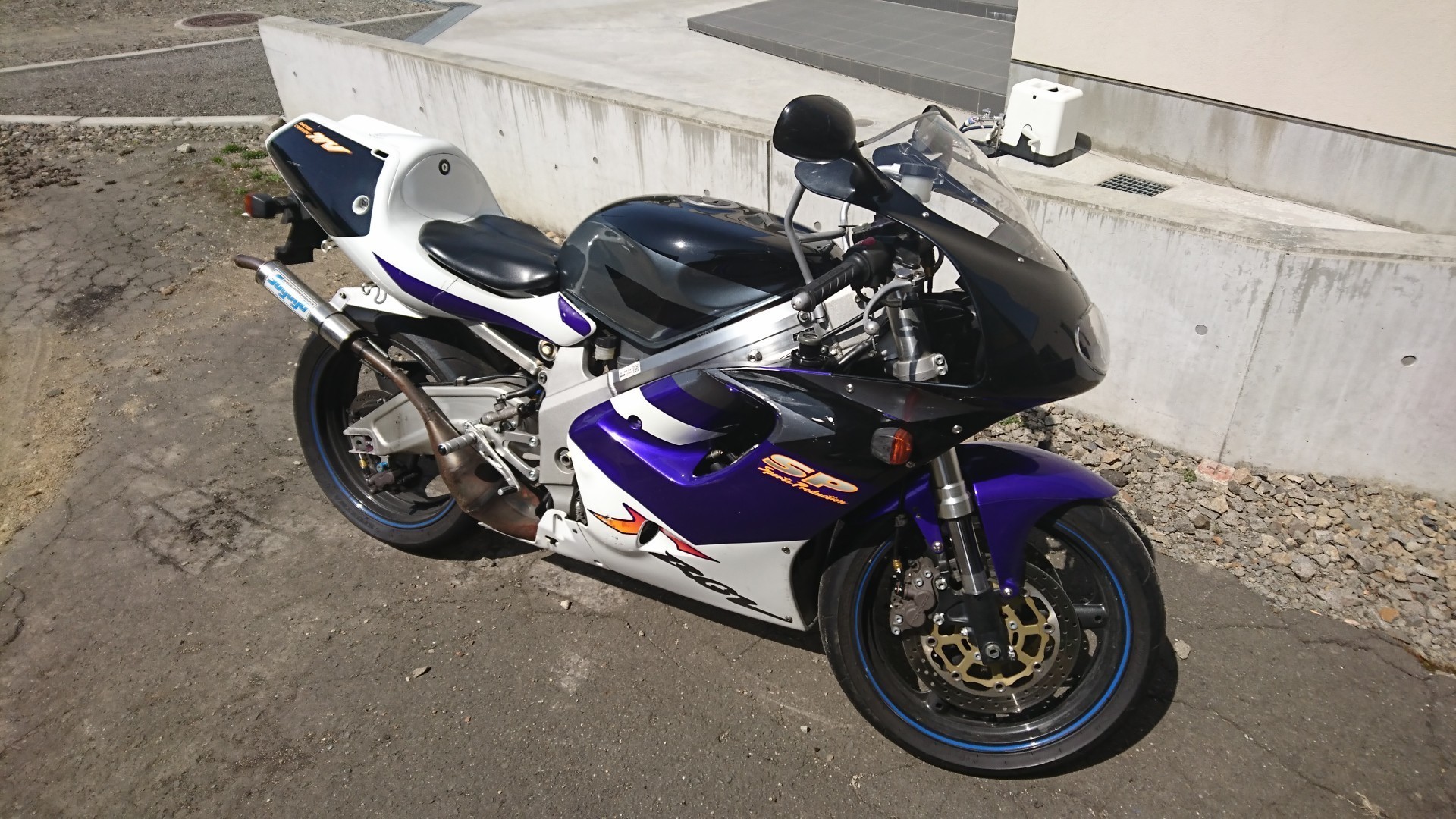 Is・KurzさんのRGV-Γ250SP