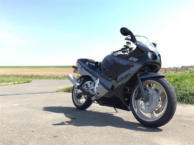 あつ@CX-3さんのGSX-R250R