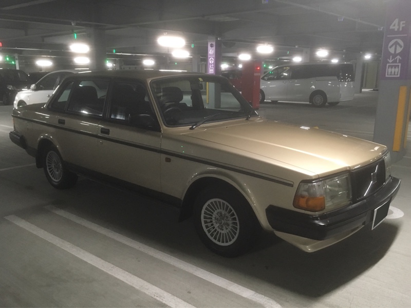 びくりけっとさんの240 セダン