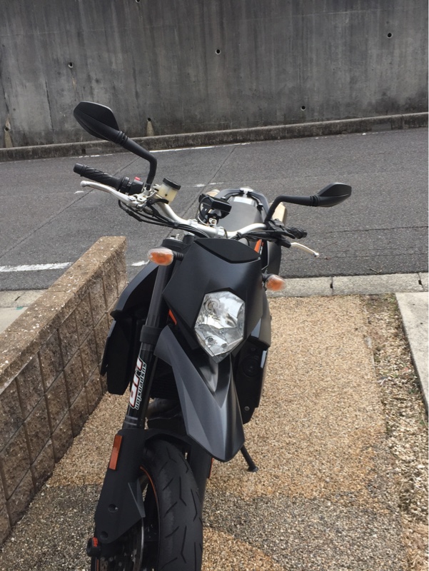 変態3号さんの950 supermoto R