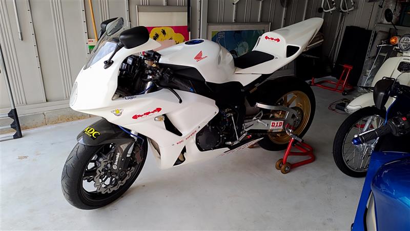 zaikeclubさんのシービーアール1000