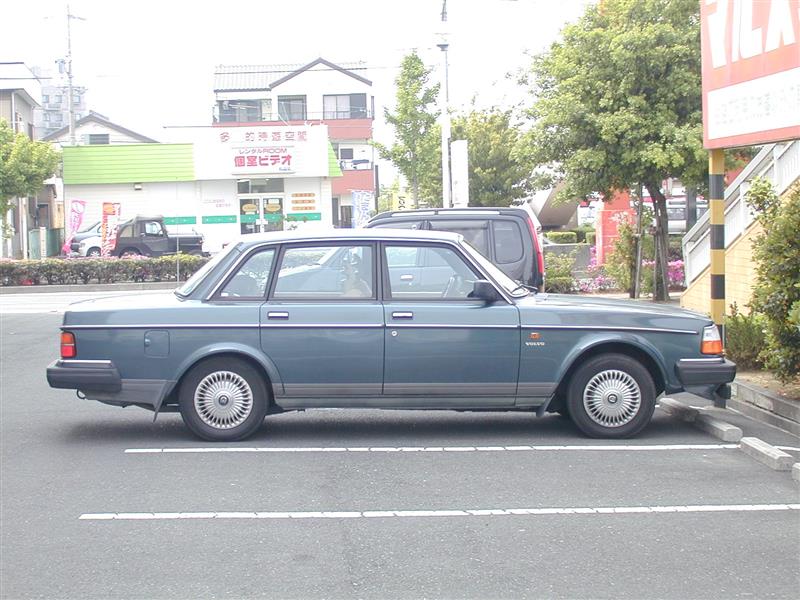 ぺいぺいやふこさんの240 セダン