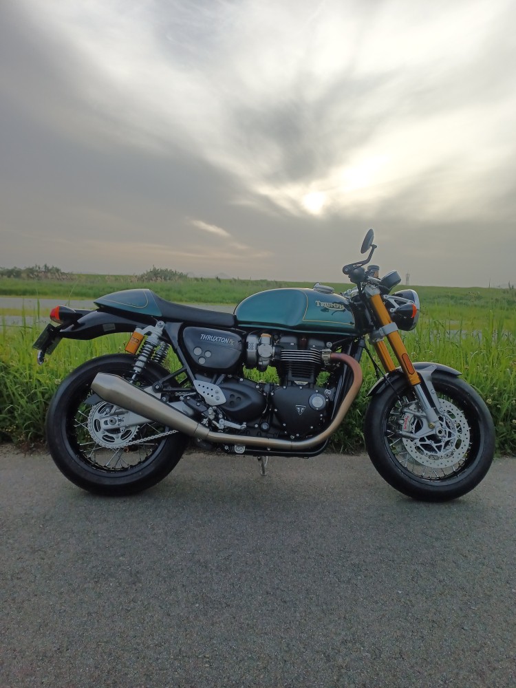 茶店レーサーさんのスラクストン1200RS