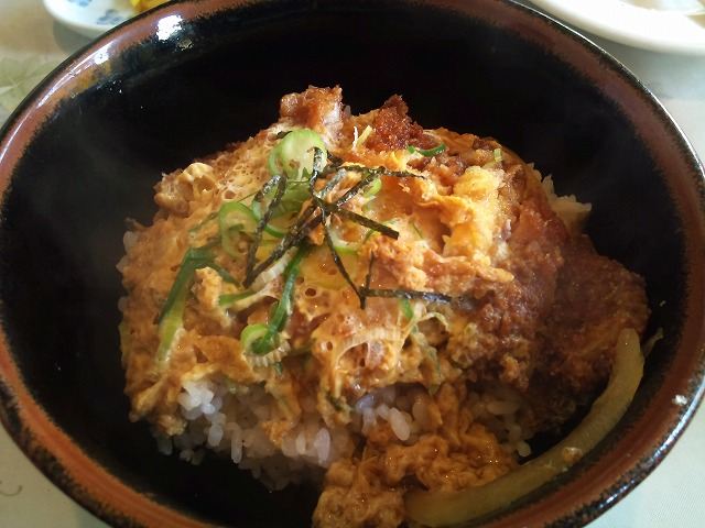 カツ丼(550円)