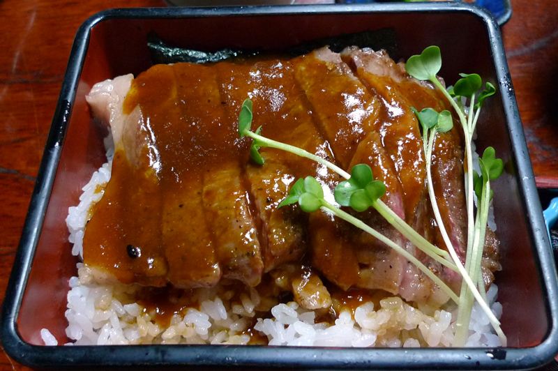 飛騨牛のステーキ重