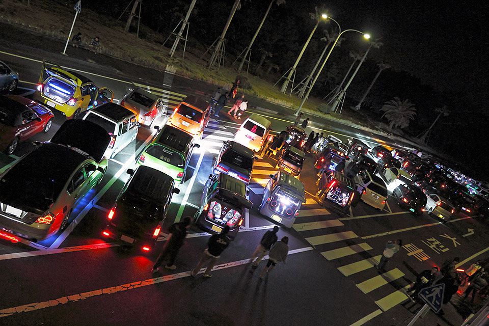 夜の一ツ葉有料道路PAにて