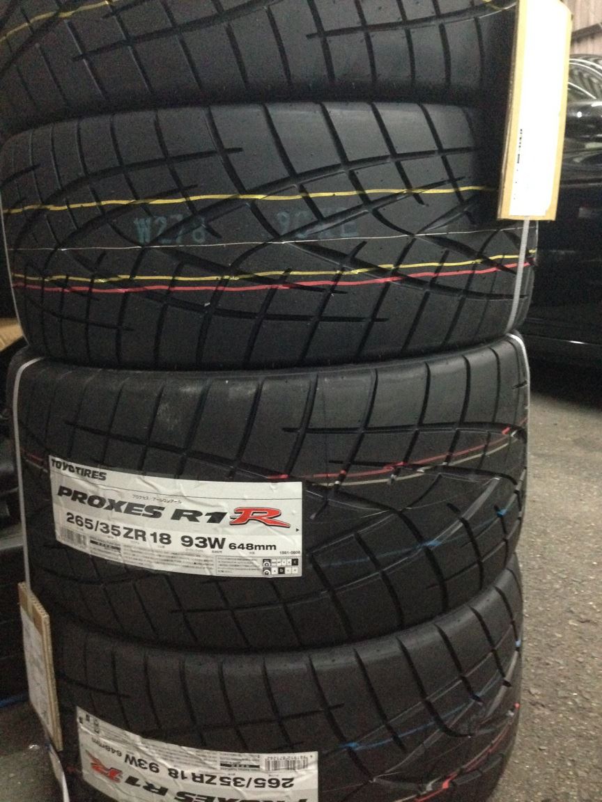 正規通販 TOYO TIRES PROXES R1R トーヨータイヤ プロクセス 285 35R20 4本セット 法人 ショップは送料無料 