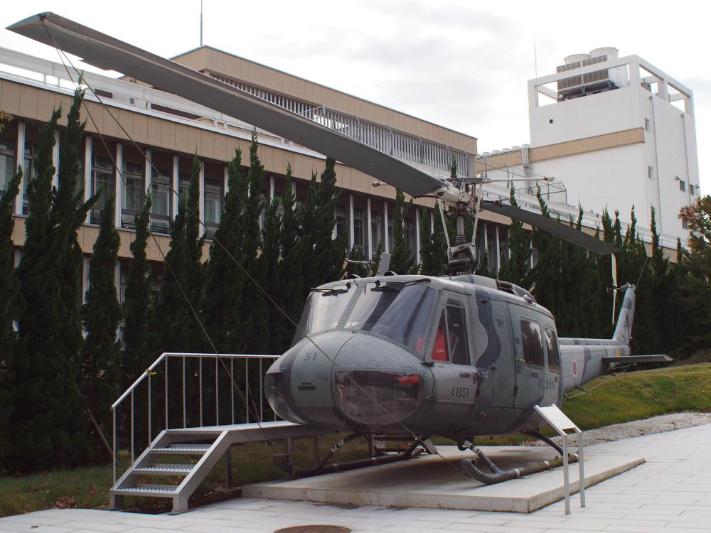 防衛省　市ヶ谷地区見学ツアー　屋外ヘリ①