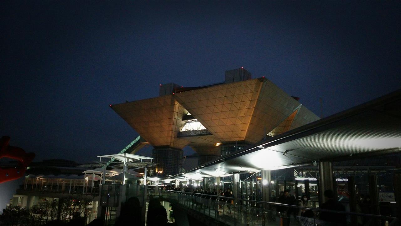 東京ビッグサイト（夜）