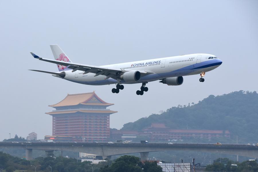 台北松山空港の飛行機撮影 はんぐのブログ 汽車に注意 みんカラ