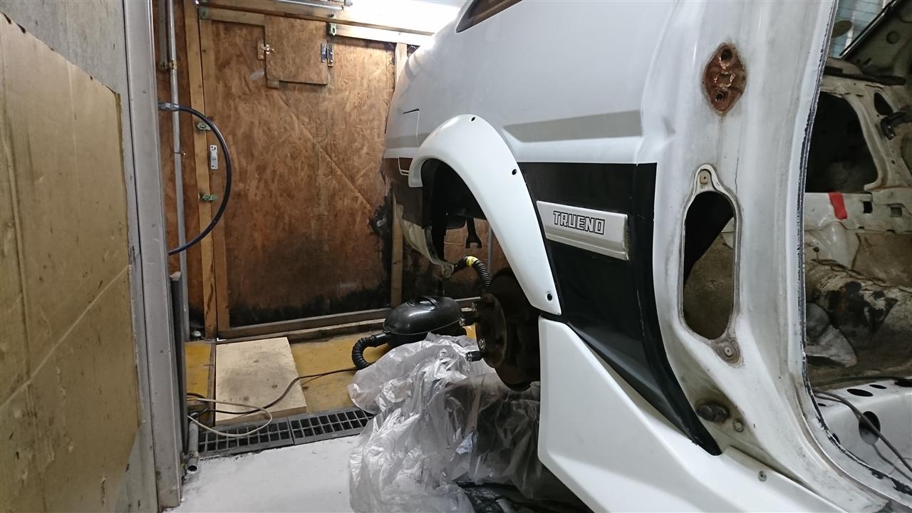 AE86リヤオーバーフェンダー取り付け | トータルリペア スギタ