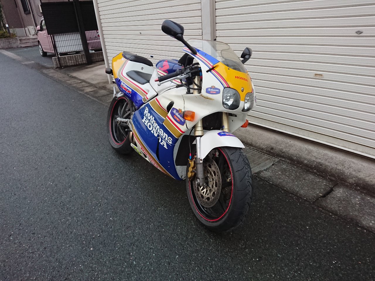 alt