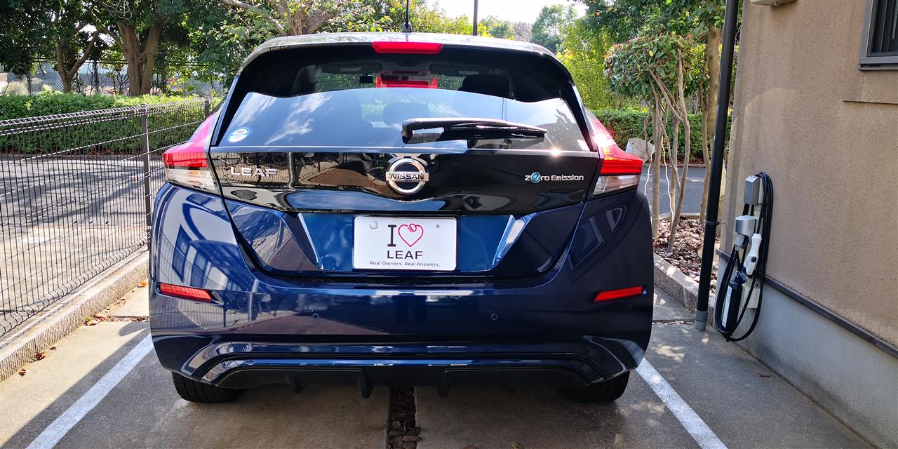 オーロラフレアブルーの日産リーフにカラーラッピングシートをドライヤーとヘラを使って貼ってみました Leaf Miharunoのブログ アクアブルーの世界へようこそ Leaf Miharuno みんカラ