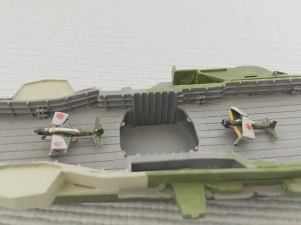 グローウォーム 戦艦少女r非公式 On Twitter フリッツx ドイツの開発した滑空誘導爆弾 誘導は誘導員による手動式 本体は徹甲爆弾 で 最終突入速度は音速近くになるらしい ローマをたったの二発で沈め 同型艦イタリアも大破させ ウォースパイトにも大穴を開けた