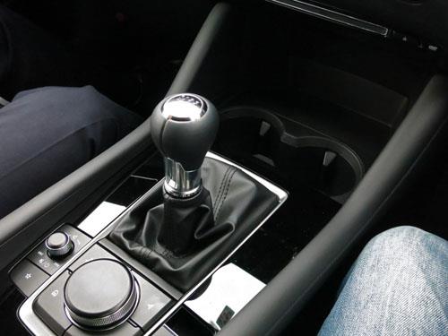 Mazda3のマニュアル車に試乗 ゆあ のブログ スンスンス ン みんカラ