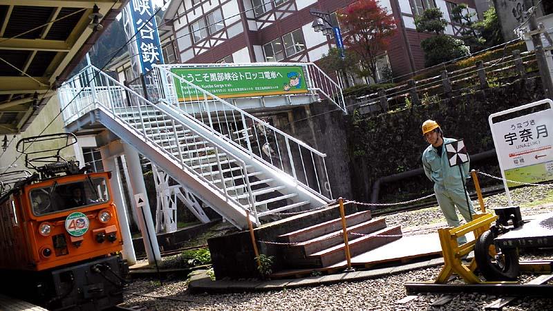 トロッコ列車の入線