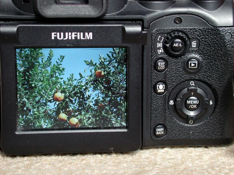 FinePix S100FS 可動式液晶モニター