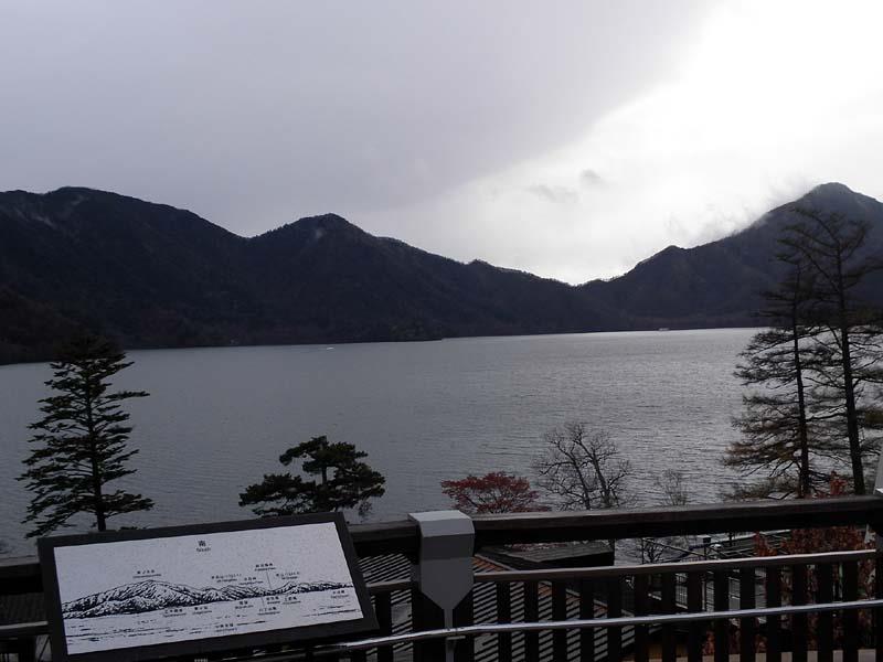 ひとけの無い「中禅寺湖」
