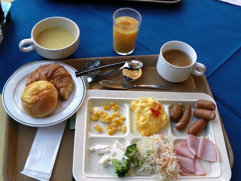 朝食のバイキング、私は洋食系です