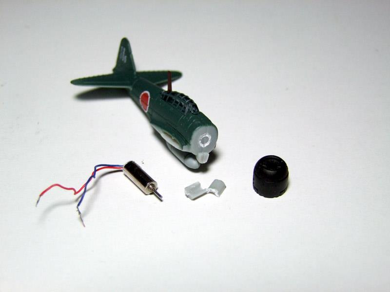 機首の突起を切取る